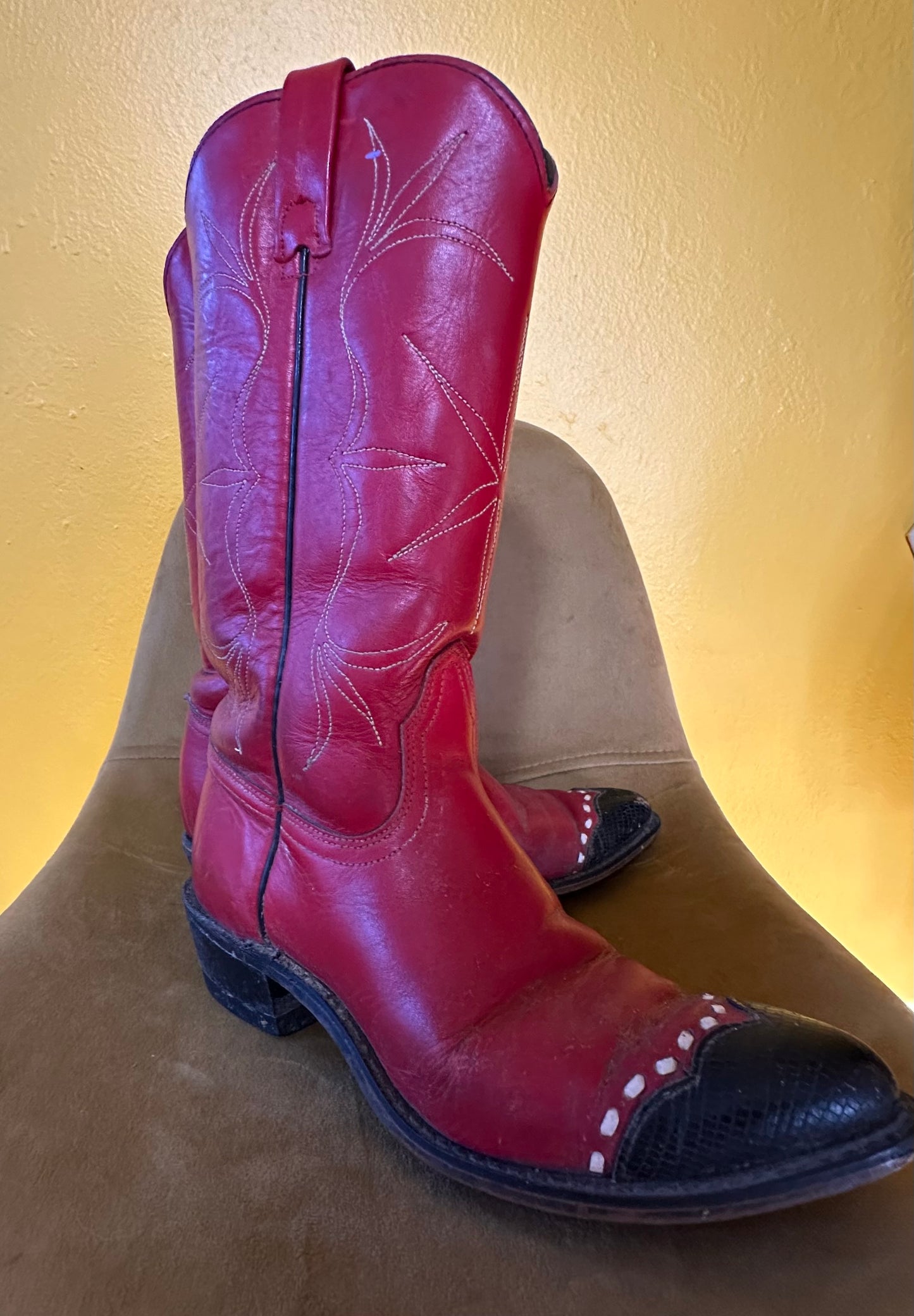 Vintage Red Acme Cowboy Boots Size 6