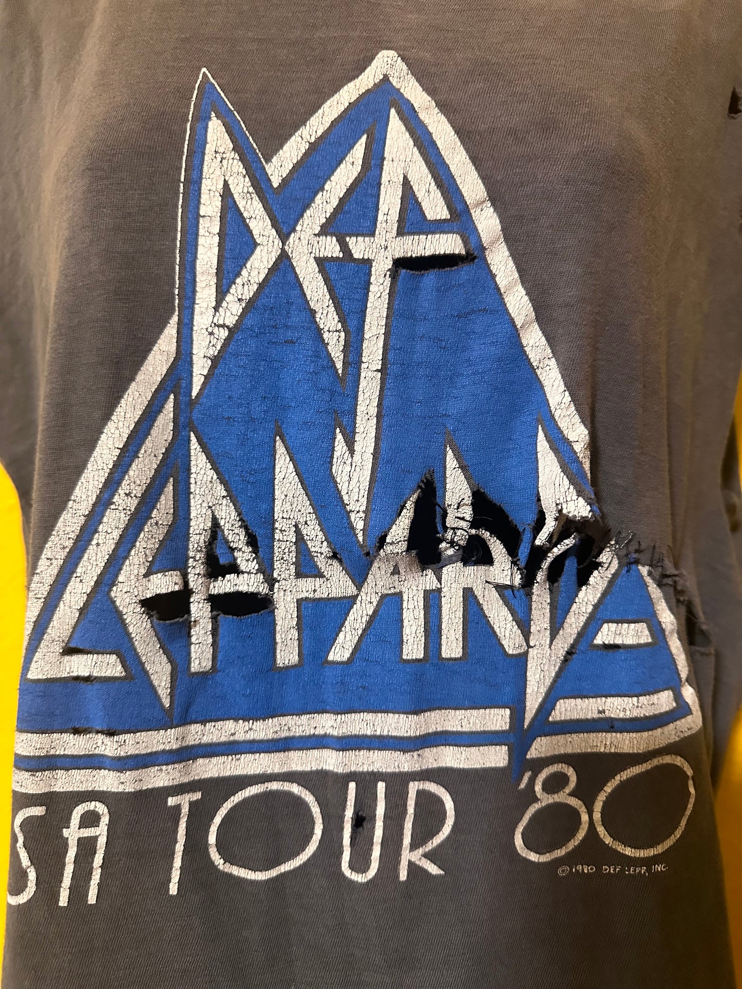 THRASHED 1980 Def Leppard Tee Vintage M