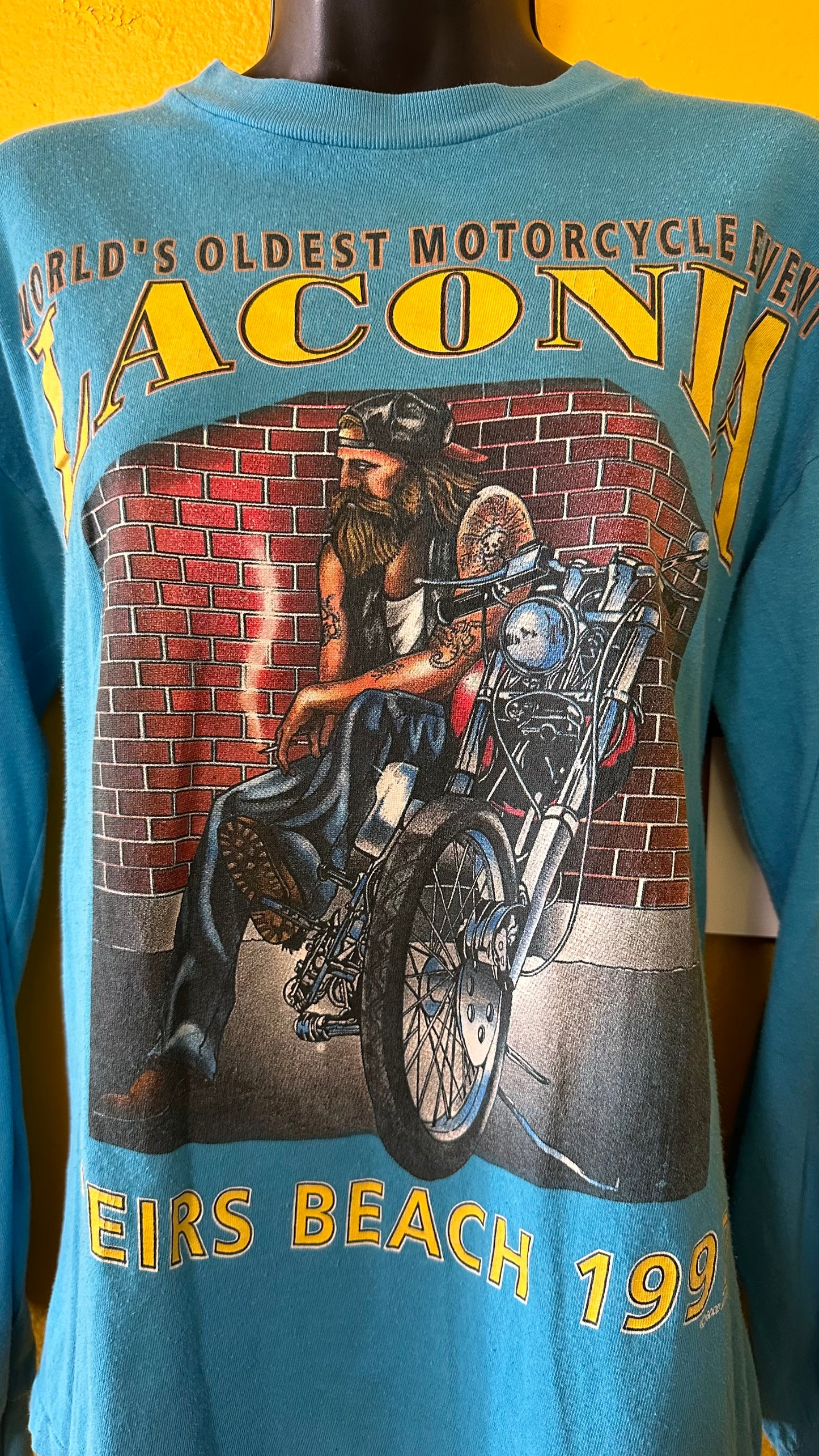 Vintage 1997 Laconia Long Sleeve David Mann M