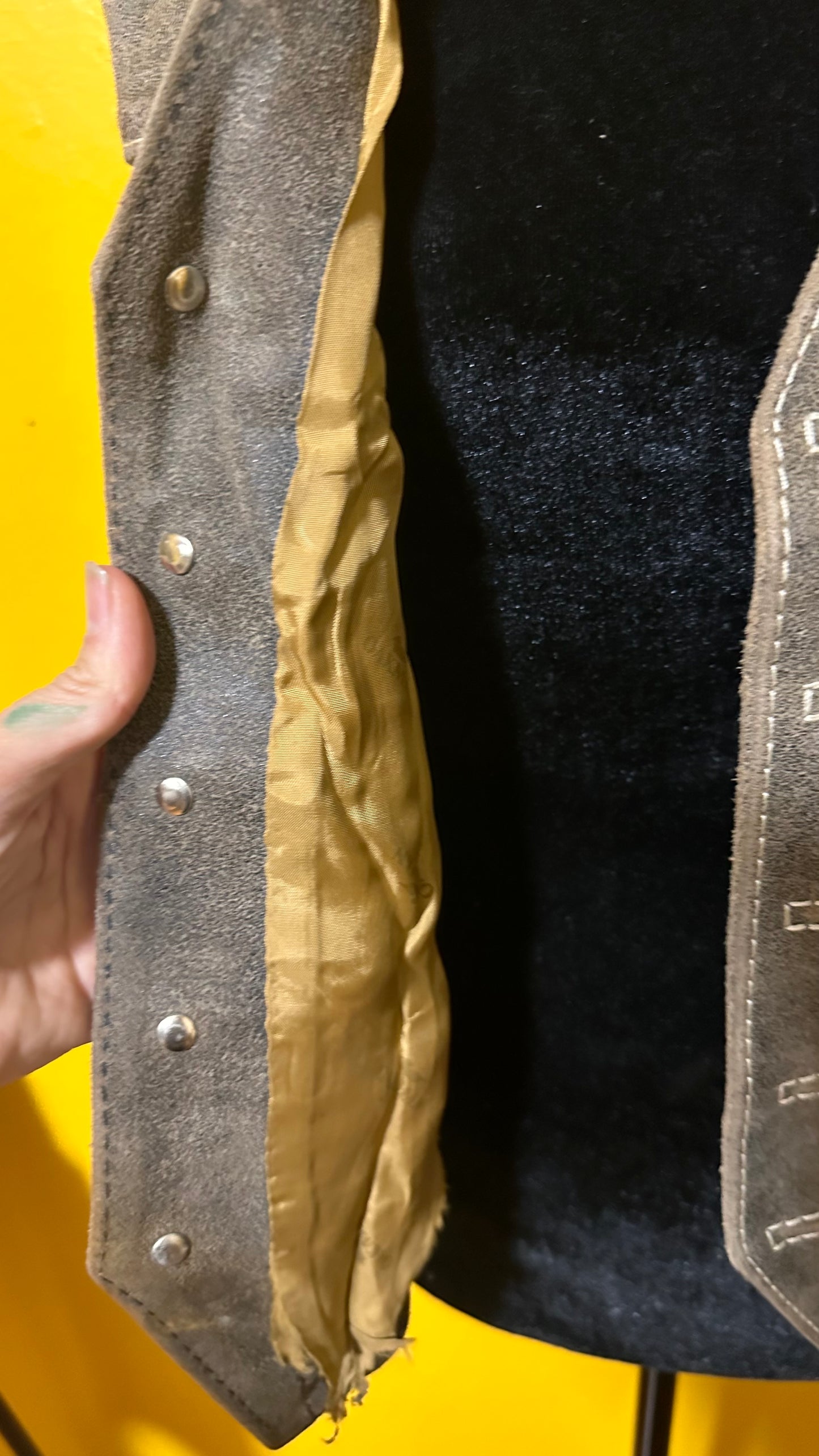 Vintage 1960s Distressed Buckle Back Leather Vest M