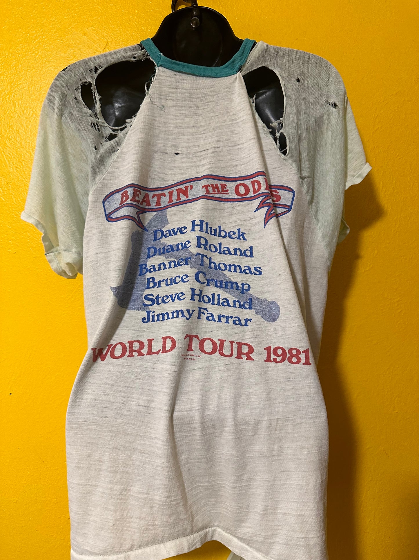 THRASHED 1980 Molly Hatchet Vintage Raglan M
