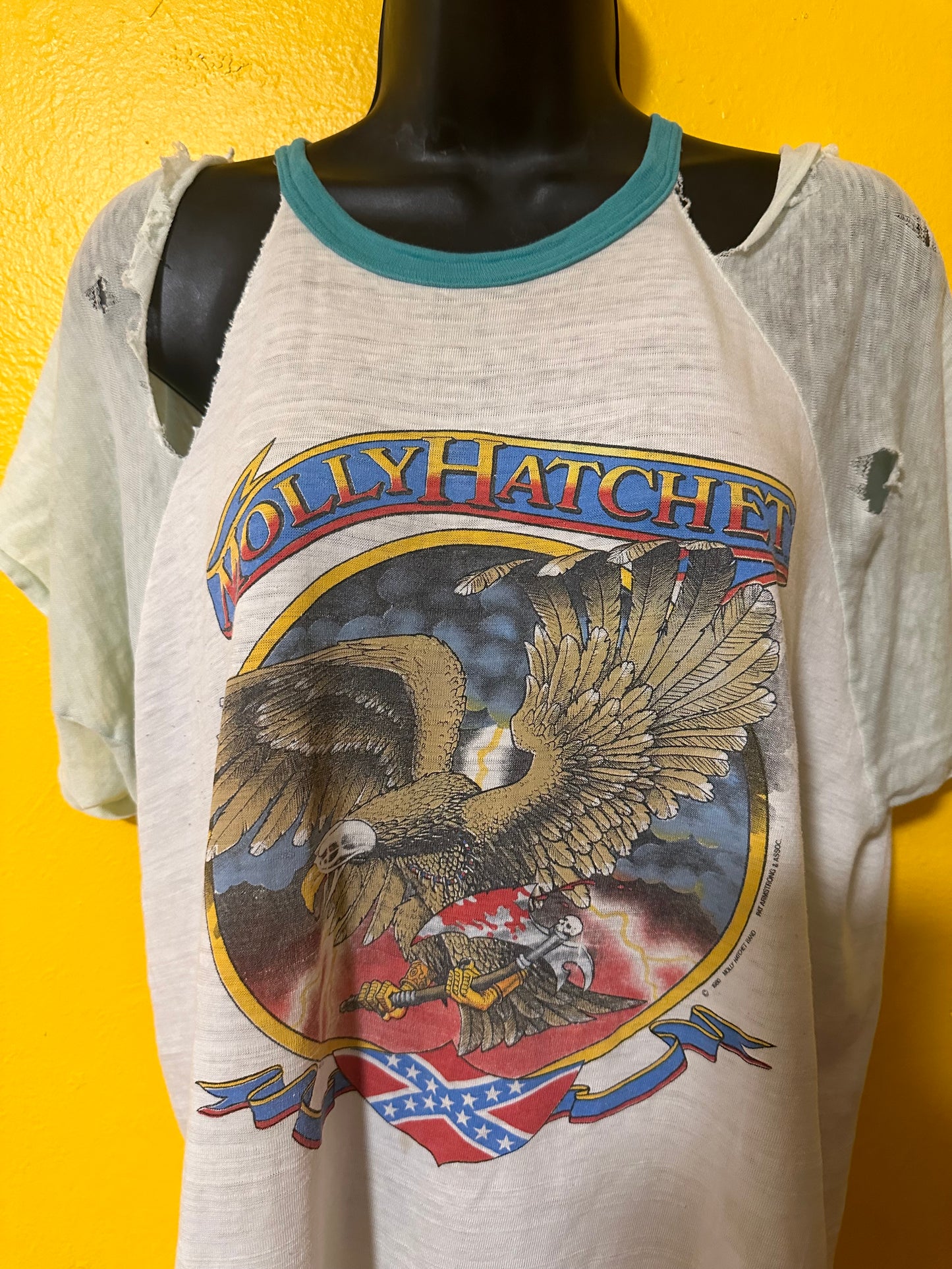 THRASHED 1980 Molly Hatchet Vintage Raglan M