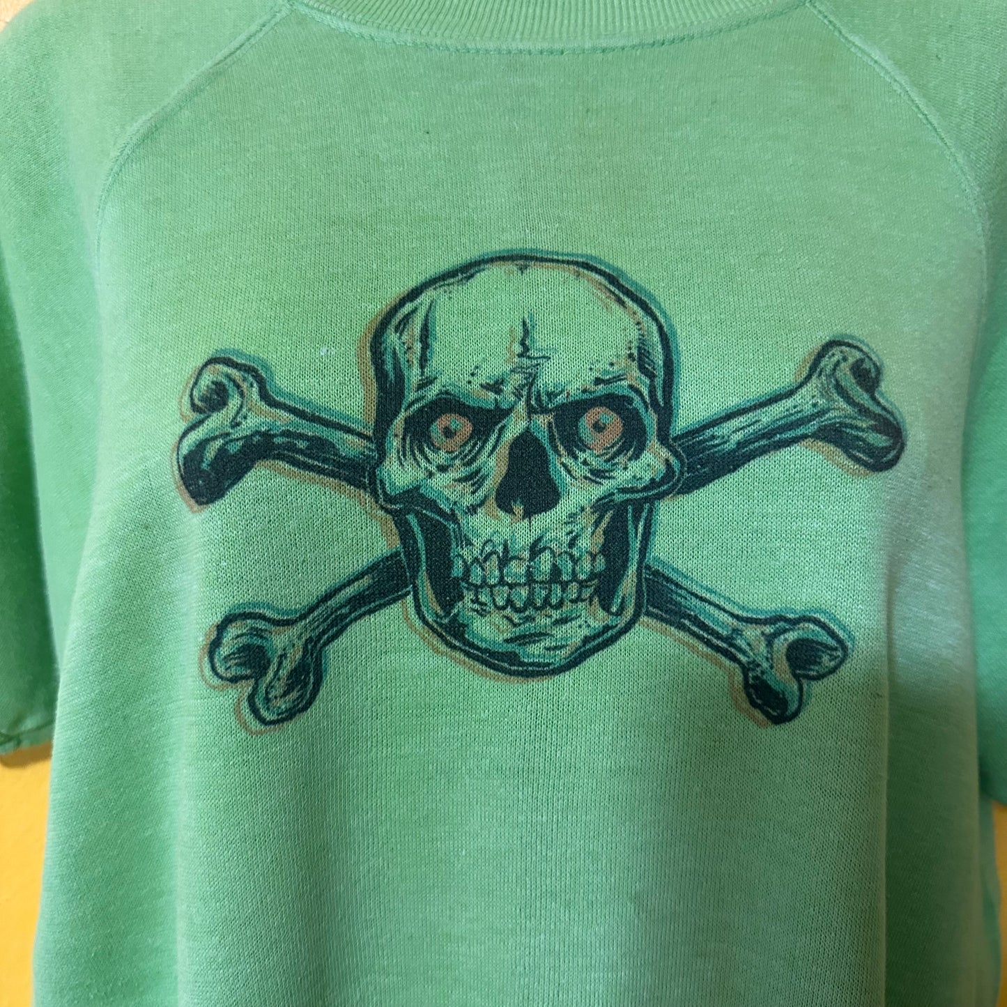 1970s Vintage Raglan Cut Crewneck Short Sleeve with Crossbones Print M