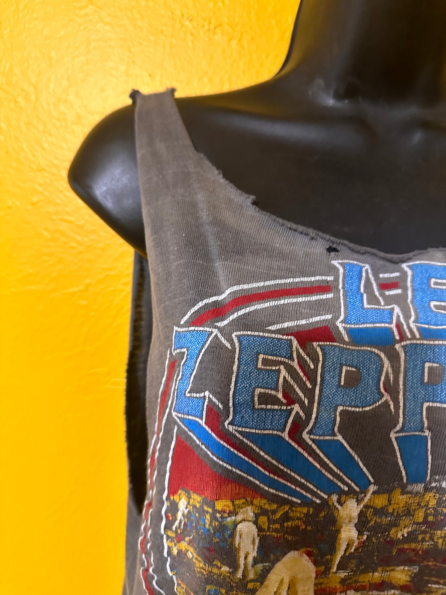 THRASHED FADED 1970s LED Zeppelin Tee Vintage M