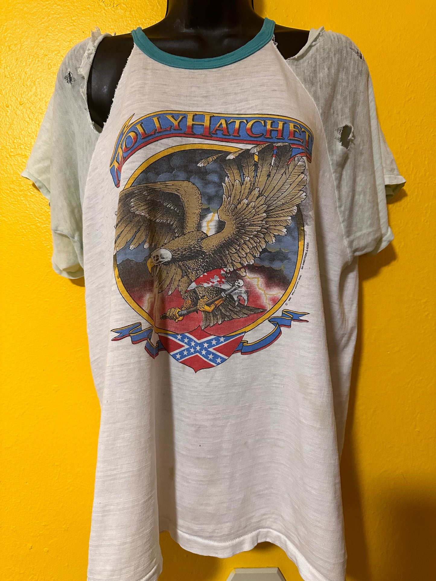 THRASHED 1980 Molly Hatchet Vintage Raglan M