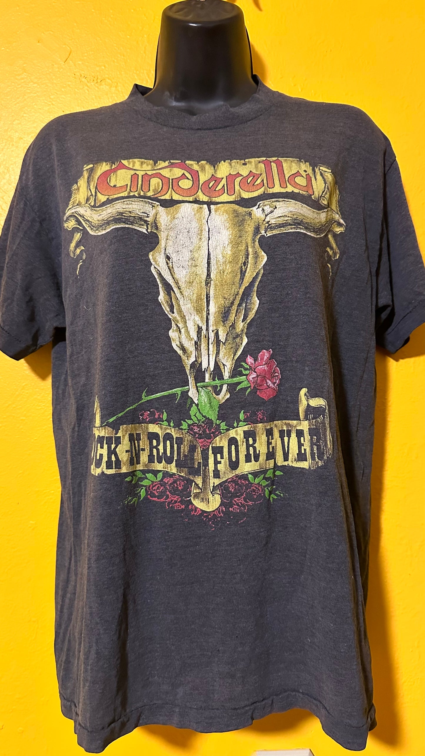 1988 Vintage Single Stitch Cinderella Band Tee M