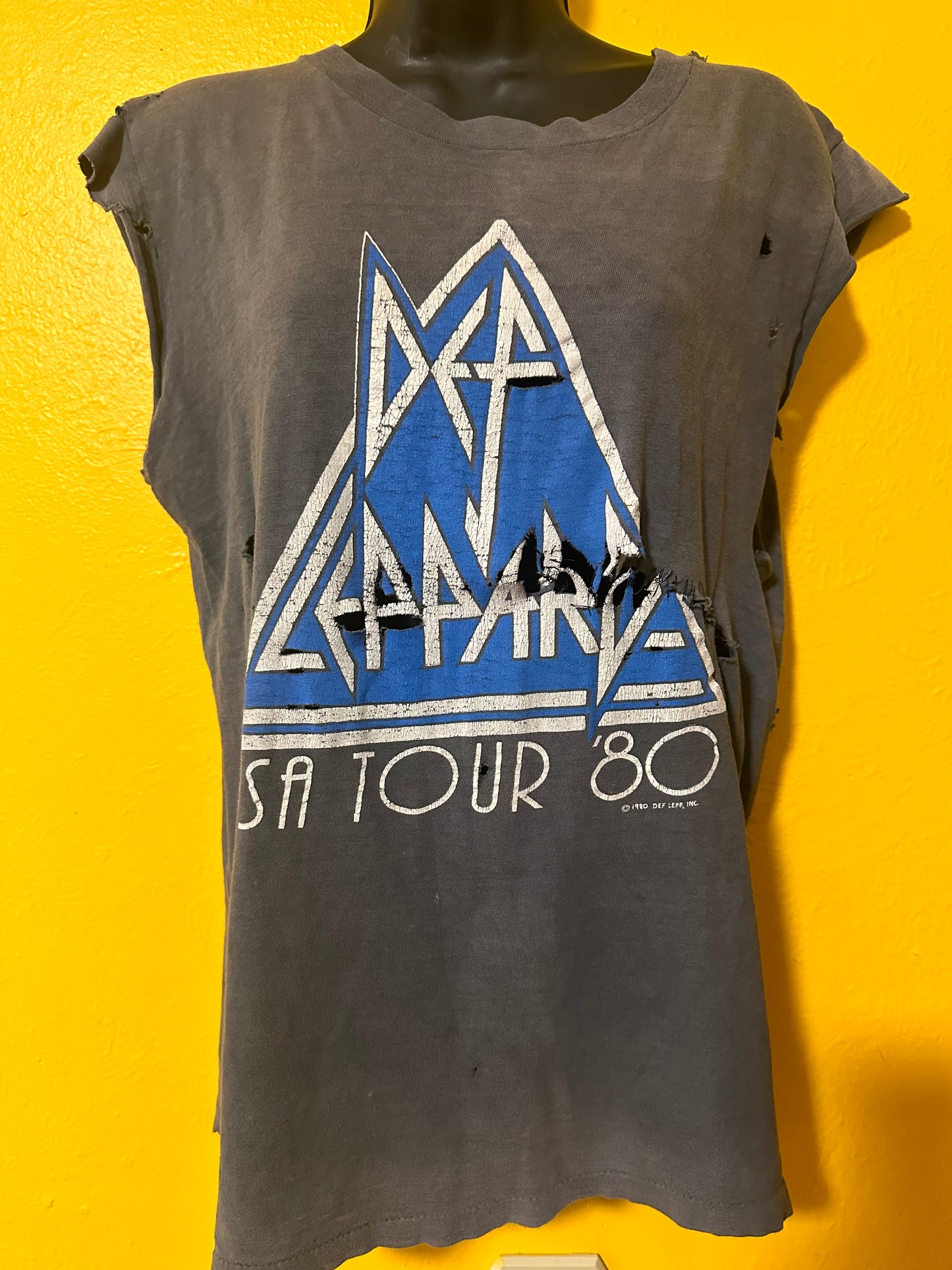 THRASHED 1980 Def Leppard Tee Vintage M