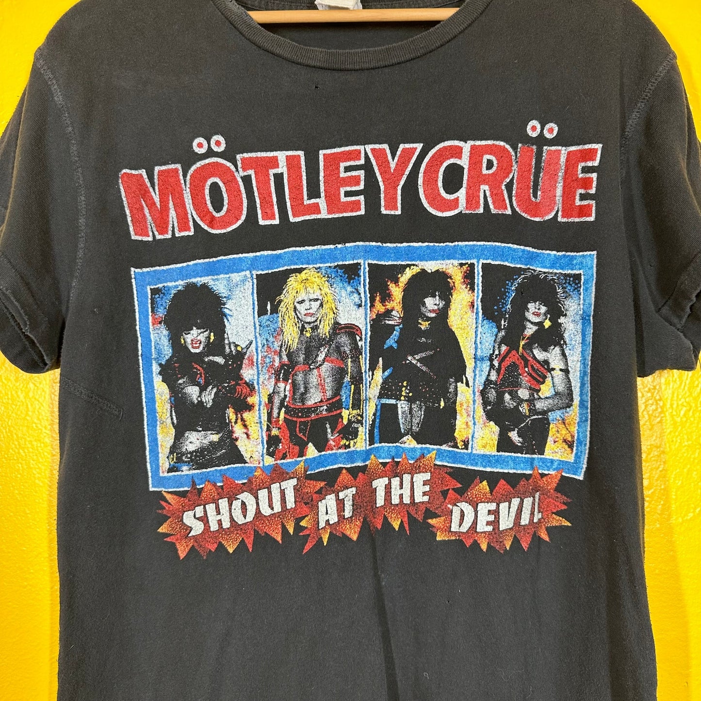 Motley Crue VTG 90s Band tee Single Stitch Double Sided Back Hit Bootleg Faded Thin Sz M