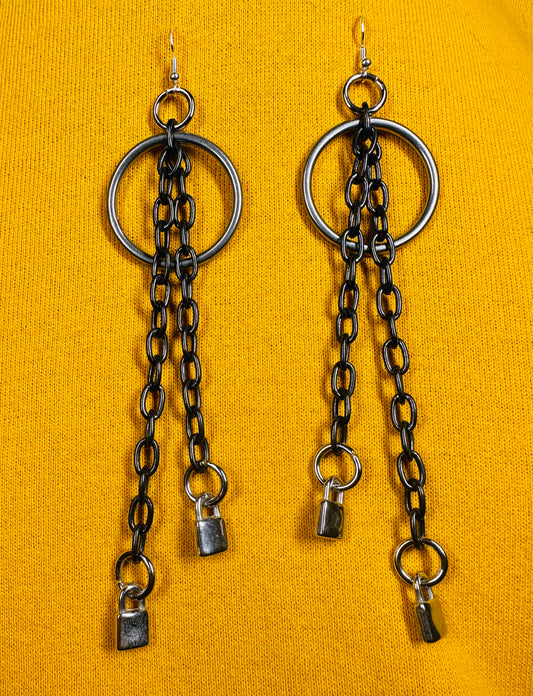 O ring long chain and lock Danglers